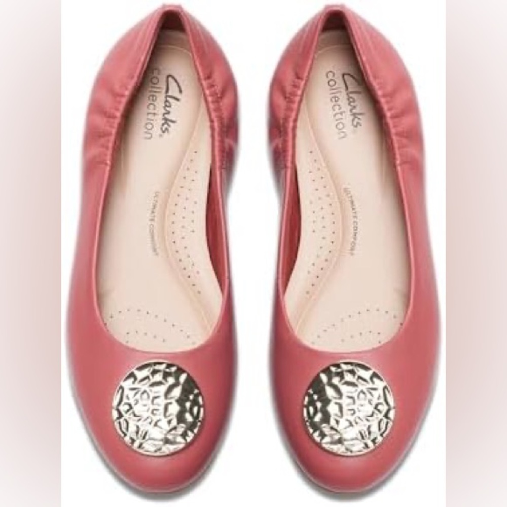 Clarks Women's Lorelei Coral Flats with Metallic Detail New no box.
